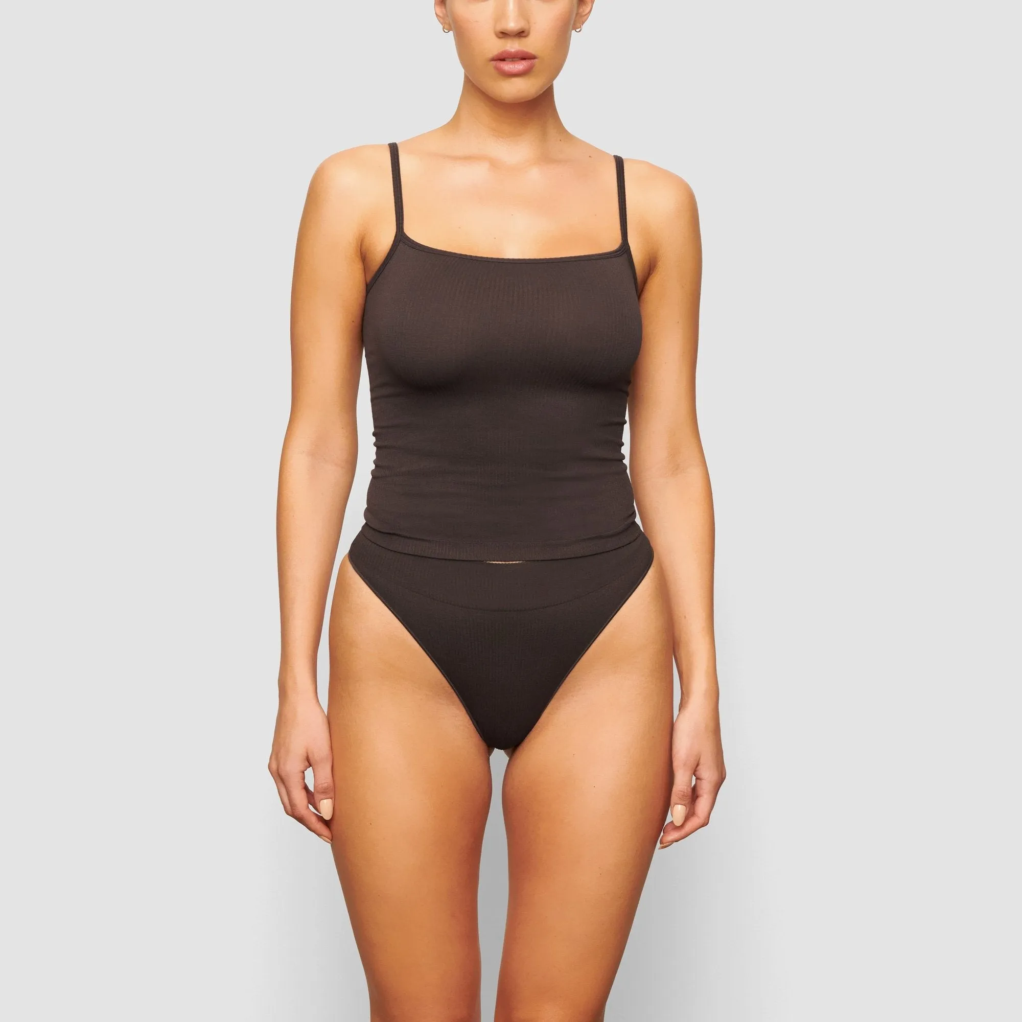 STRETCH RIB STRAIGHT NECK CAMI | SOOT