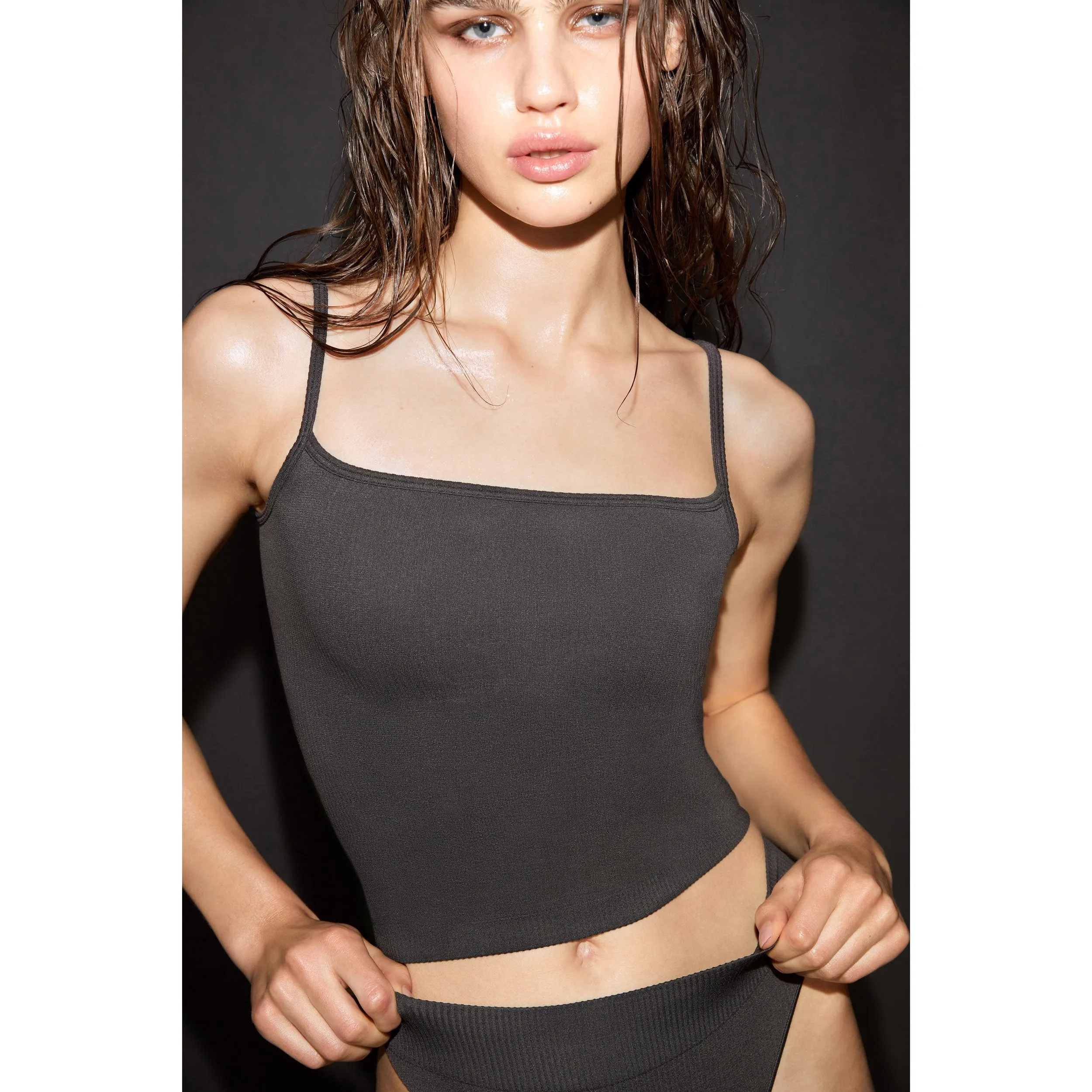 STRETCH RIB STRAIGHT NECK CAMI | SOOT
